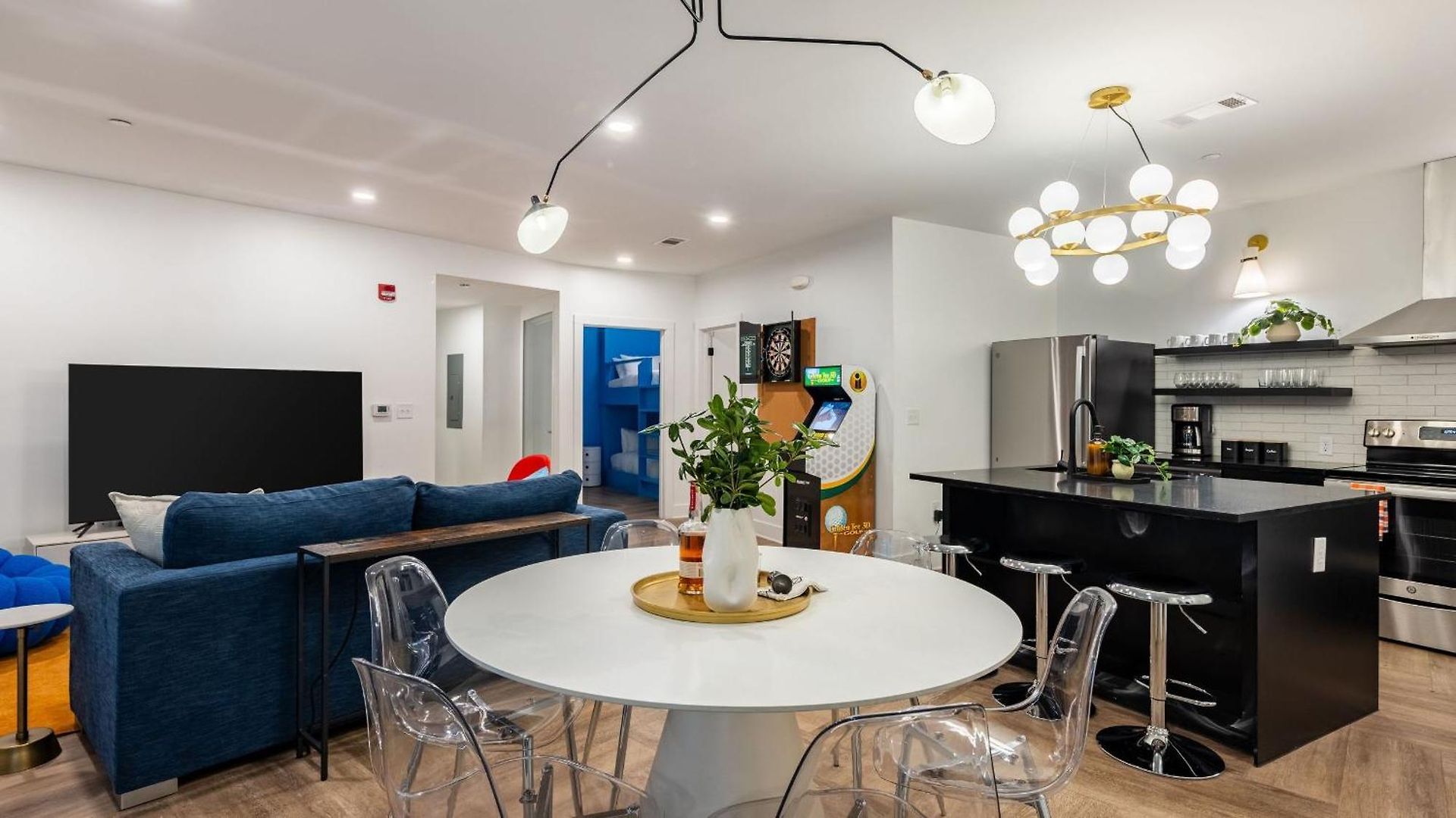 The Double Shot: Dual-suite Bachelor Retreat By Avantstay Holiday home