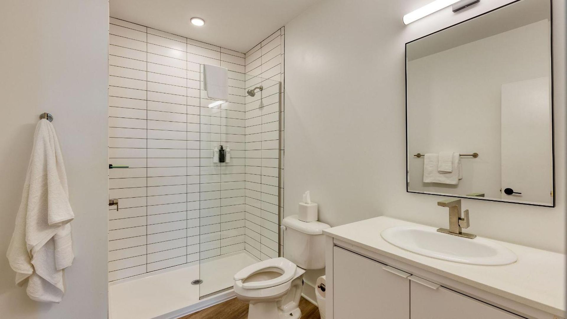 The Double Shot: Dual-suite Bachelor Retreat By Avantstay Holiday home