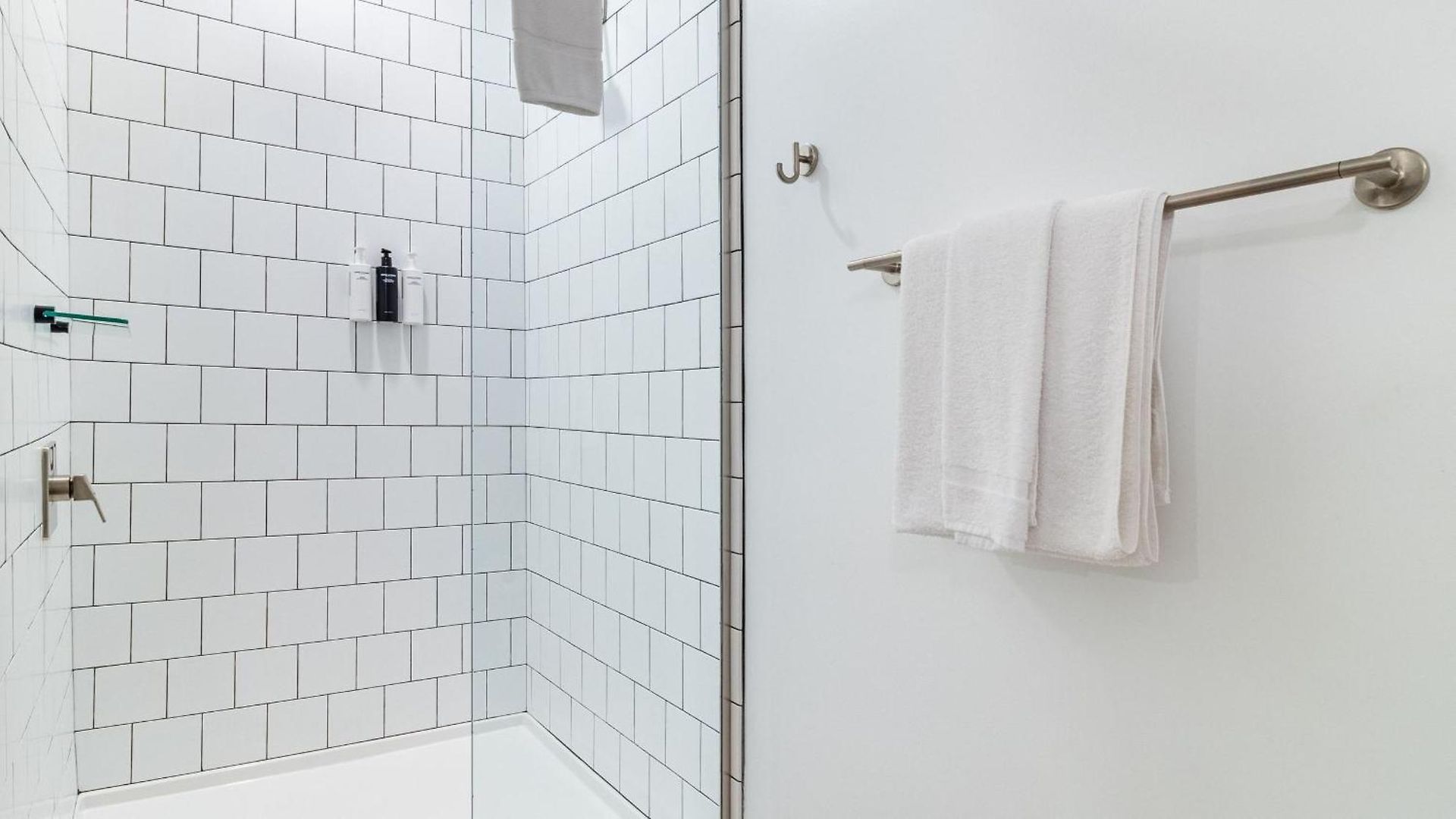 The Double Shot: Dual-suite Bachelor Retreat By Avantstay