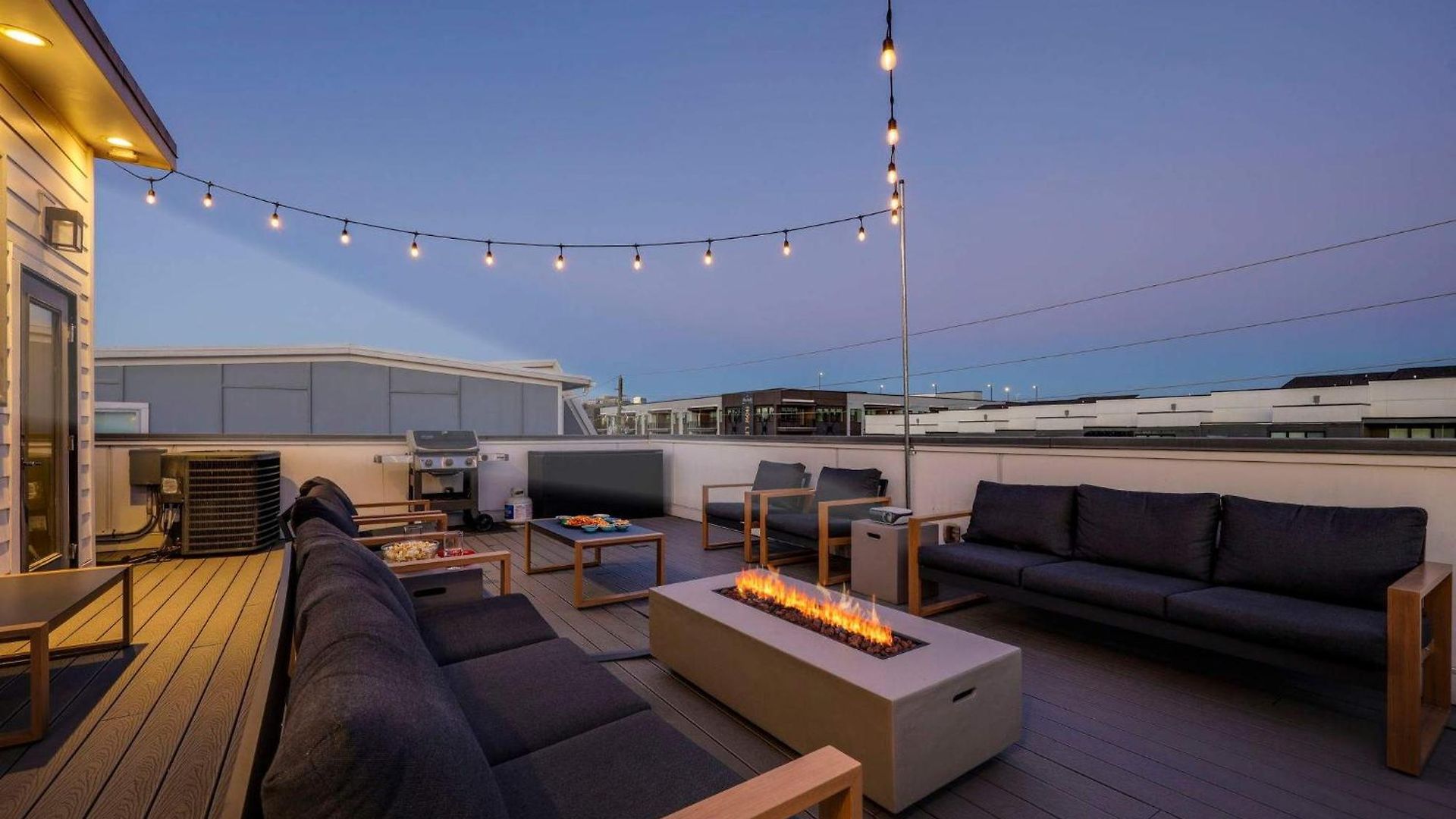 Designer - The Gulch - Private Rooftop Holiday home