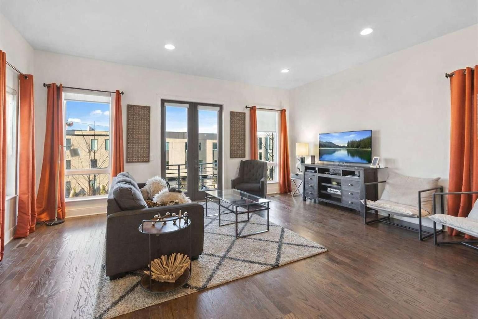 With Stunning Rooftop Views Nashville