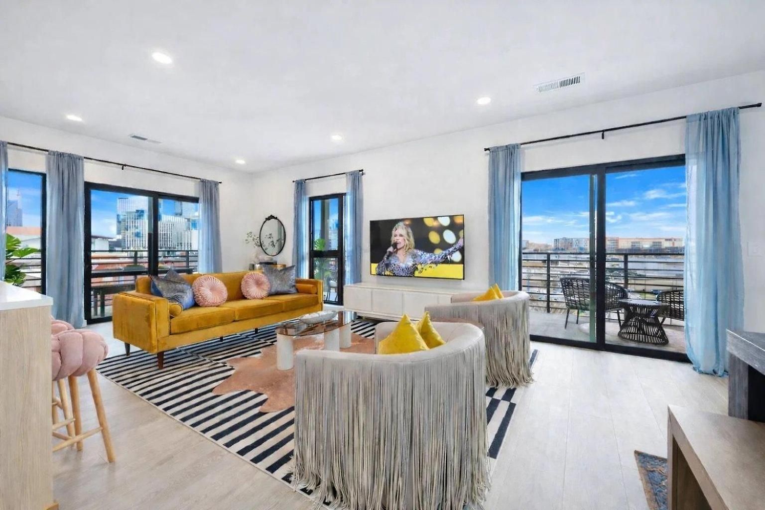 Holiday home Hyve-anthem-private Balconies-walk To Broadway