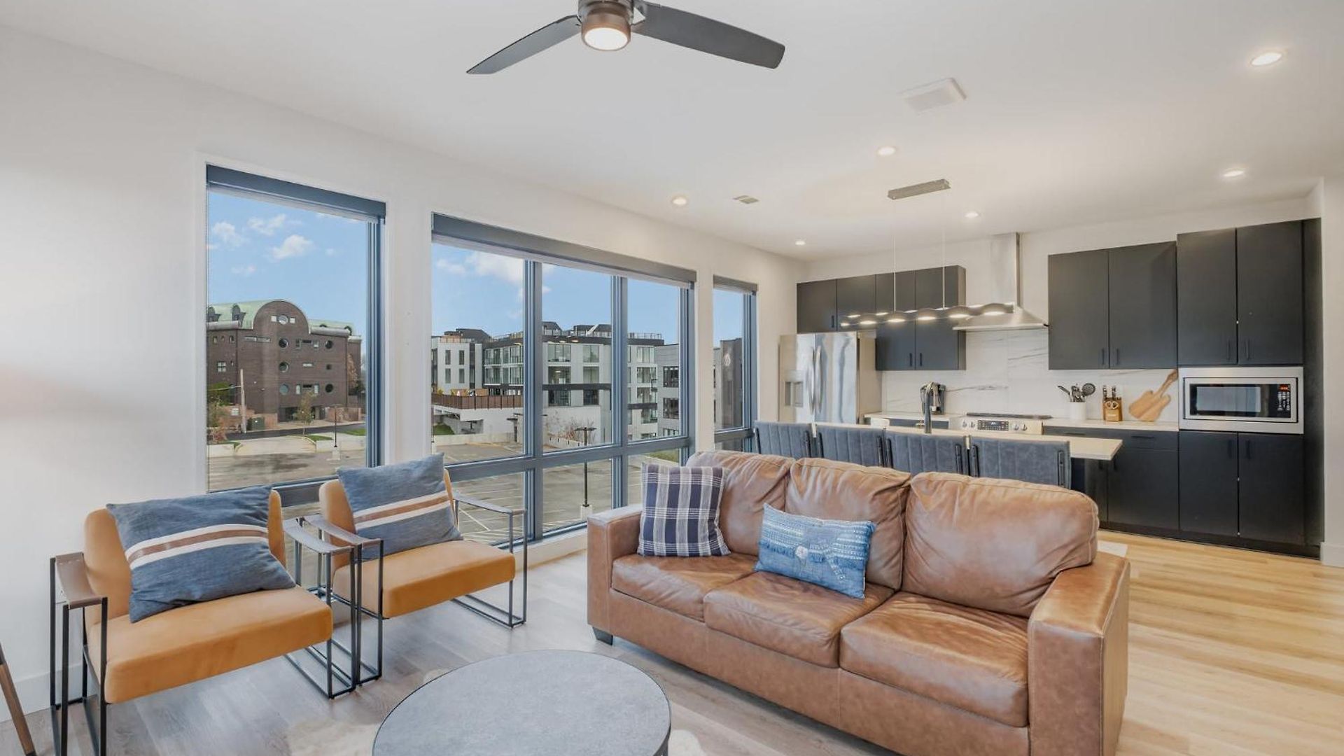 Modern West End For 6 Shared Pool & Gym
