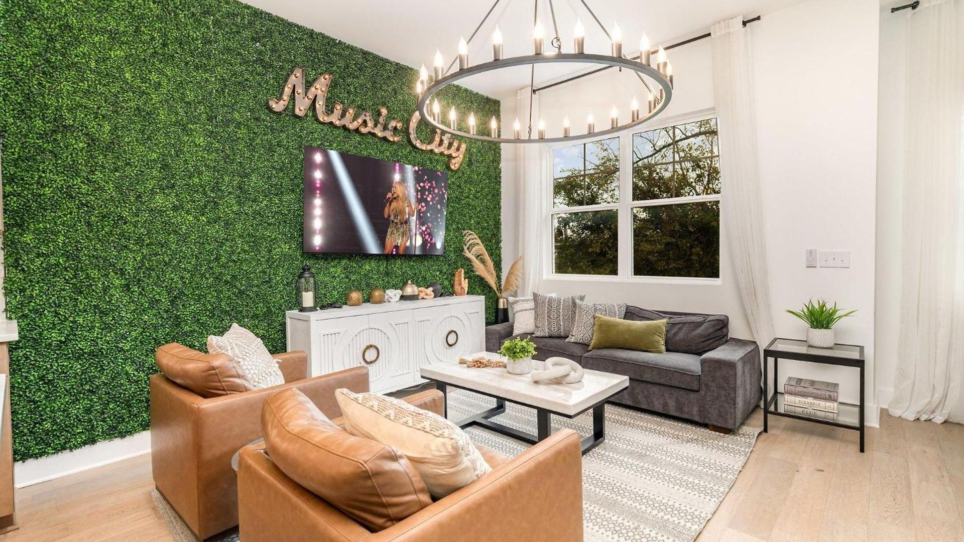Outlaw-rooftop Patio & Game Room-mins To Broadway Holiday home *
