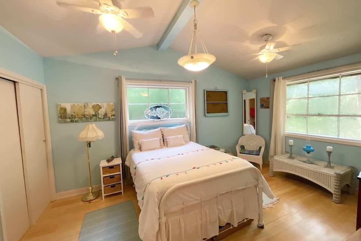 Cozy Waterfront With Fire Pit