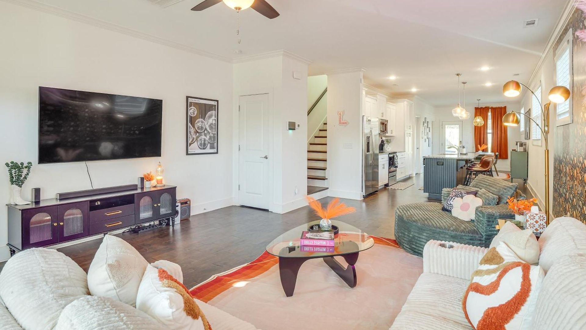 Retro Disco Haven Near Downtown Nash! Holiday home Nashville