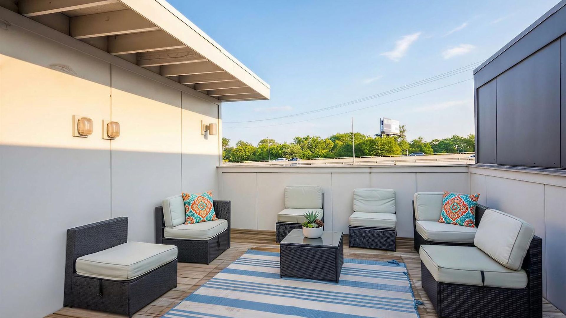 Rooftop Views & Patio Lounge Near Downtown * Nashville