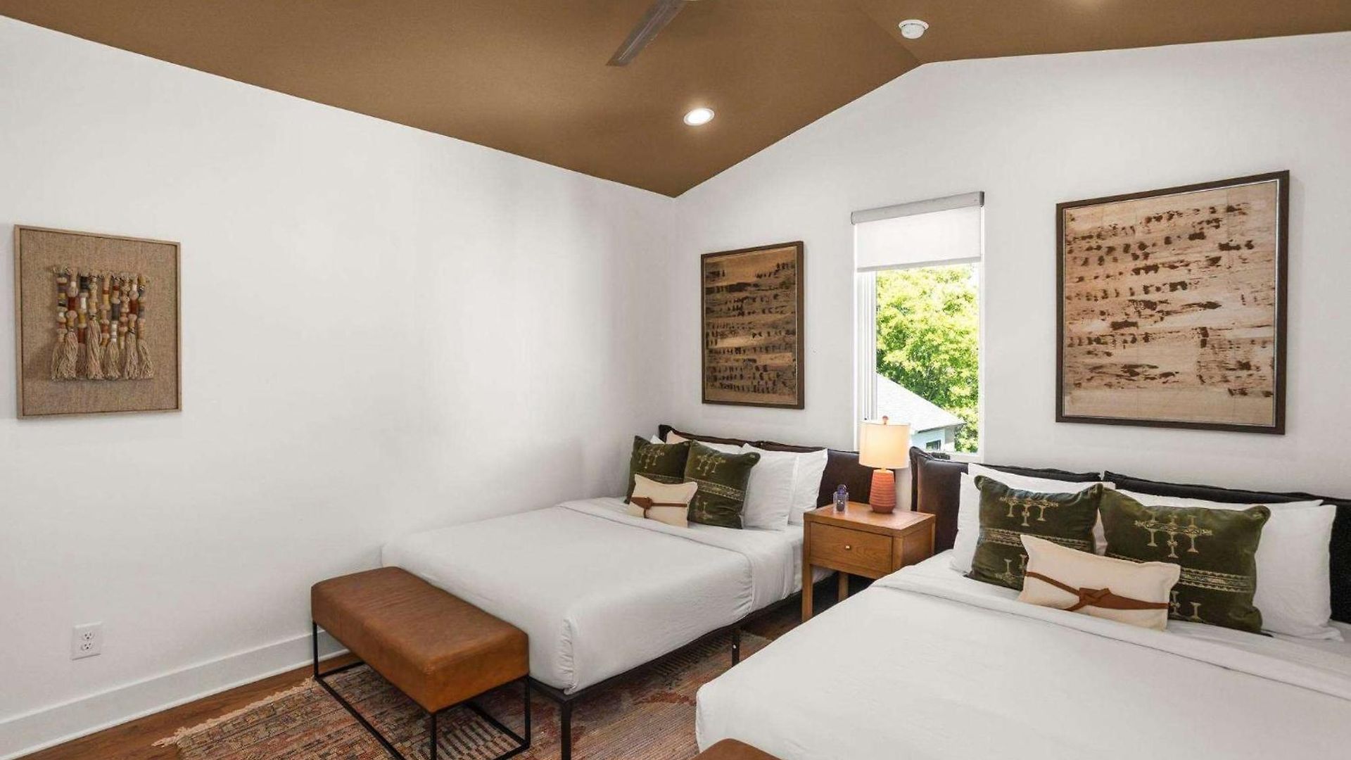Prime Spot Minutes To 12 South Gulch & Broadway Holiday home Nashville