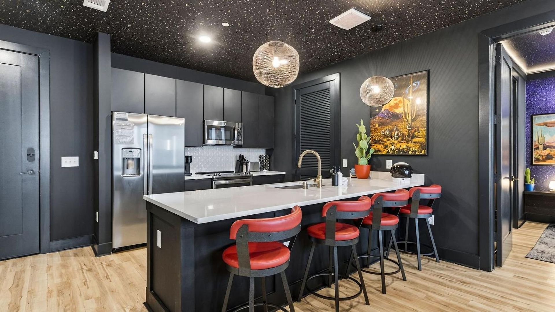 Cosmic Cowboy By Avantstay Apartment
