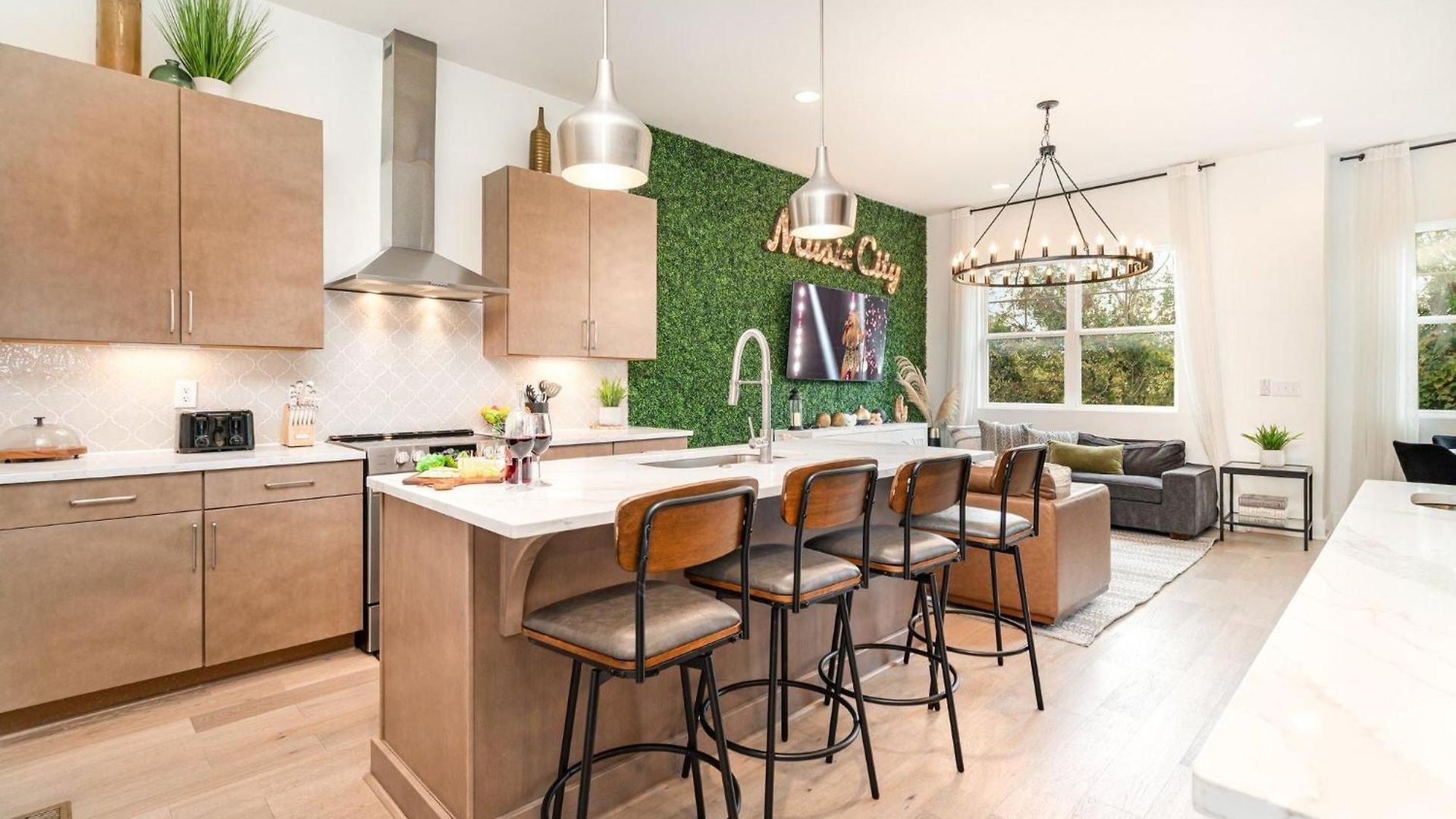 Outlaw-rooftop Patio & Game Room-mins To Broadway Holiday home *