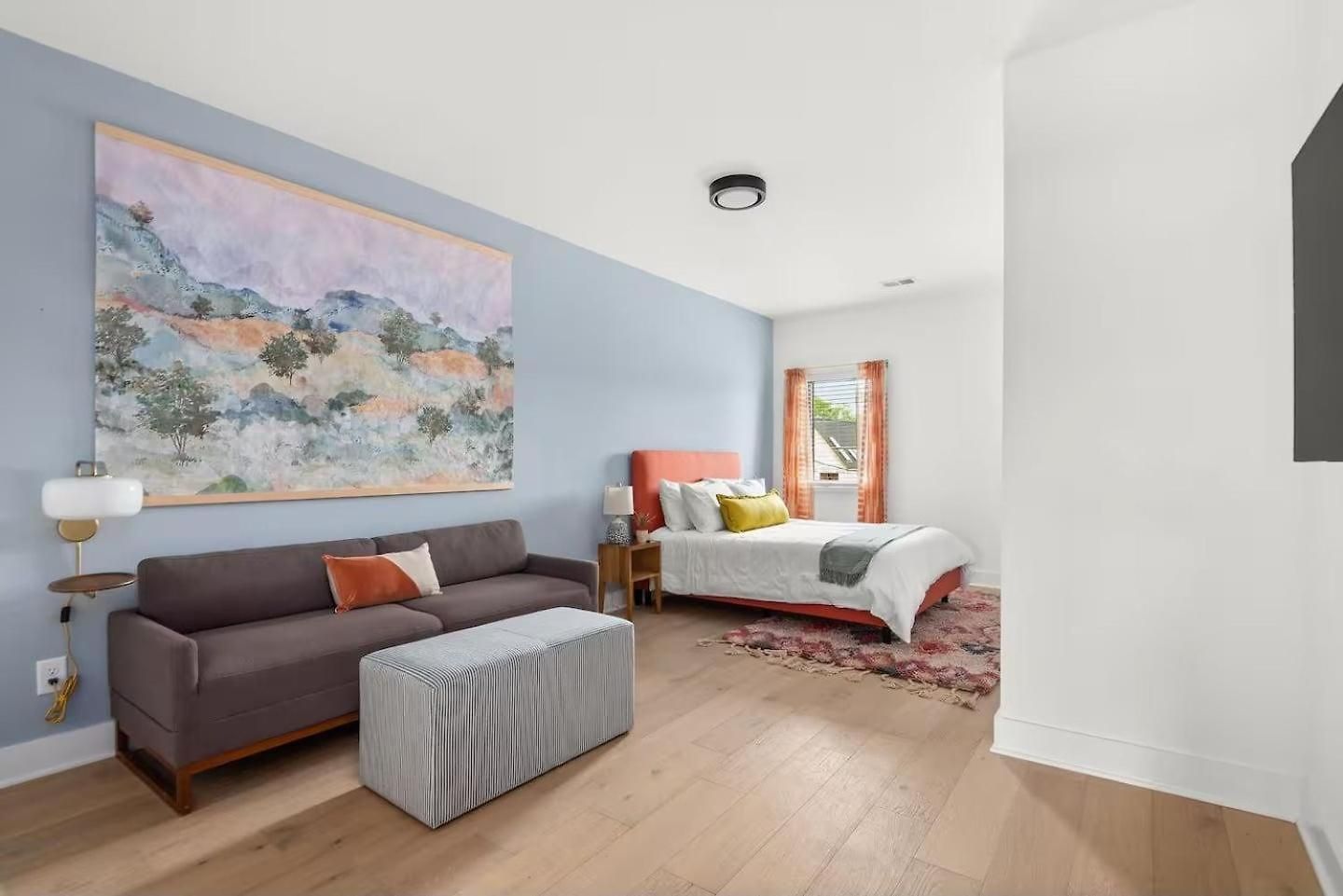 Holiday home True Hue - Private Patio - Mins To Broadway *