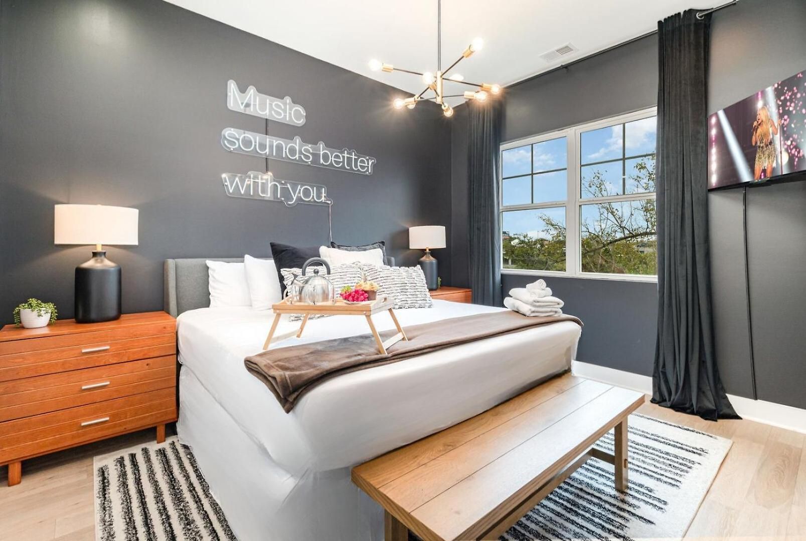 Outlaw-rooftop Patio & Game Room-mins To Broadway *