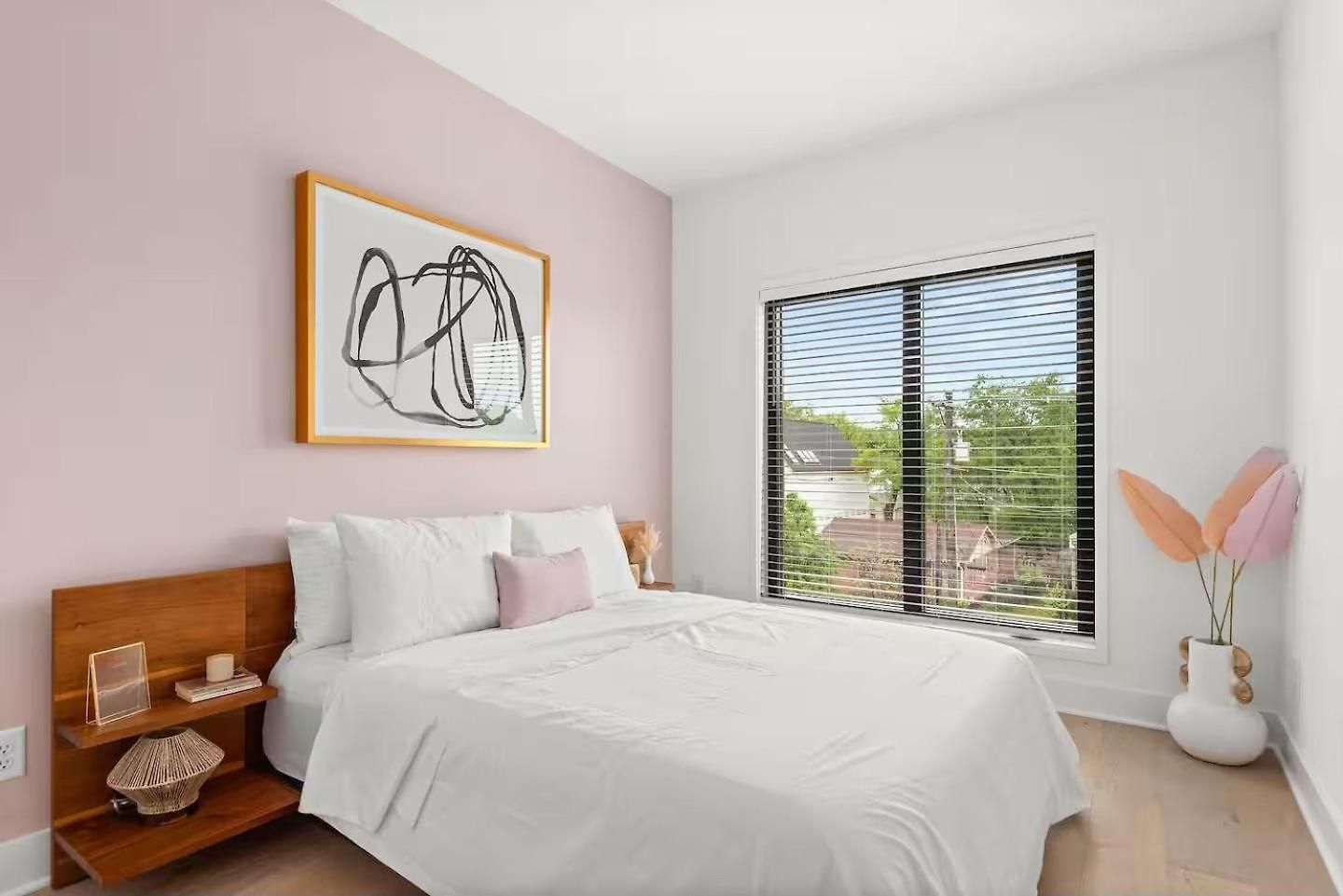 Holiday home True Hue - Private Patio - Mins To Broadway