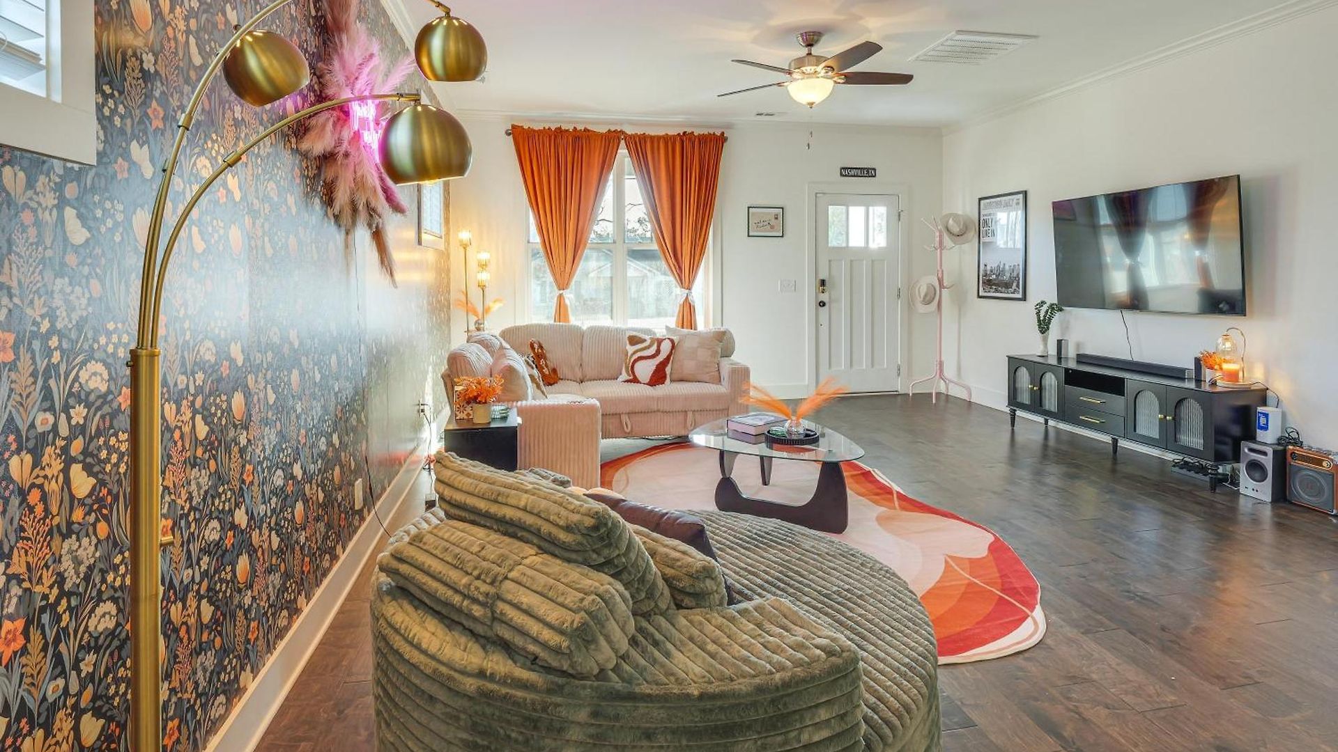 Retro Disco Haven Near Downtown Nash! *