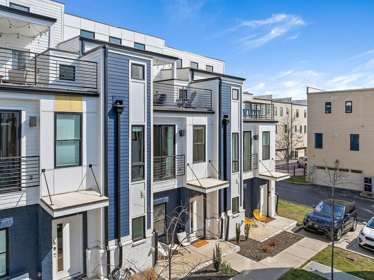 Lucky 7 - Hip East Nash Townhouse & Rooftop Deck *