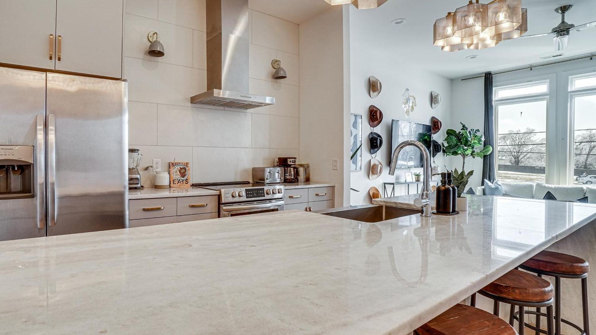 Pet-friendly Townhome W/ Rooftop Deck! *