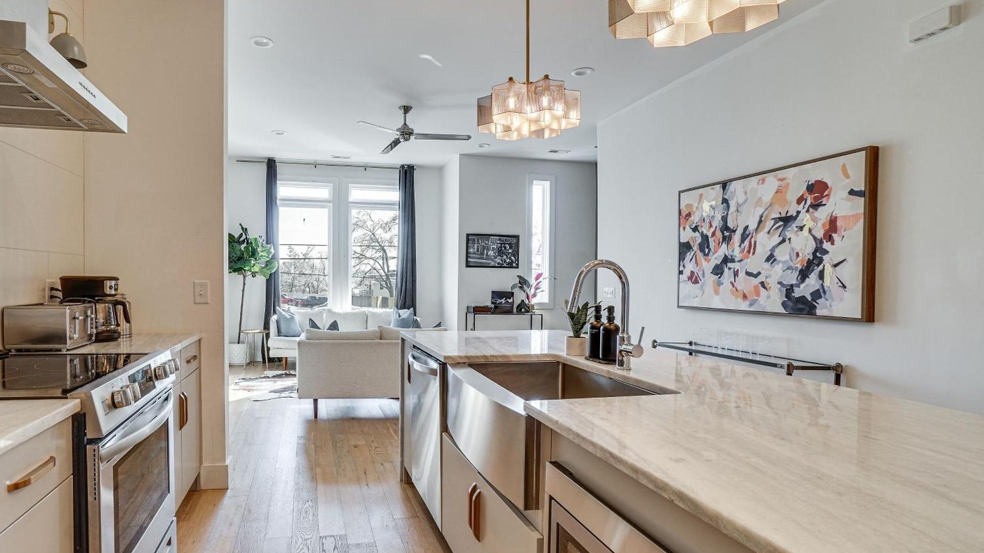 Pet-friendly Townhome W/ Rooftop Deck! Holiday home *