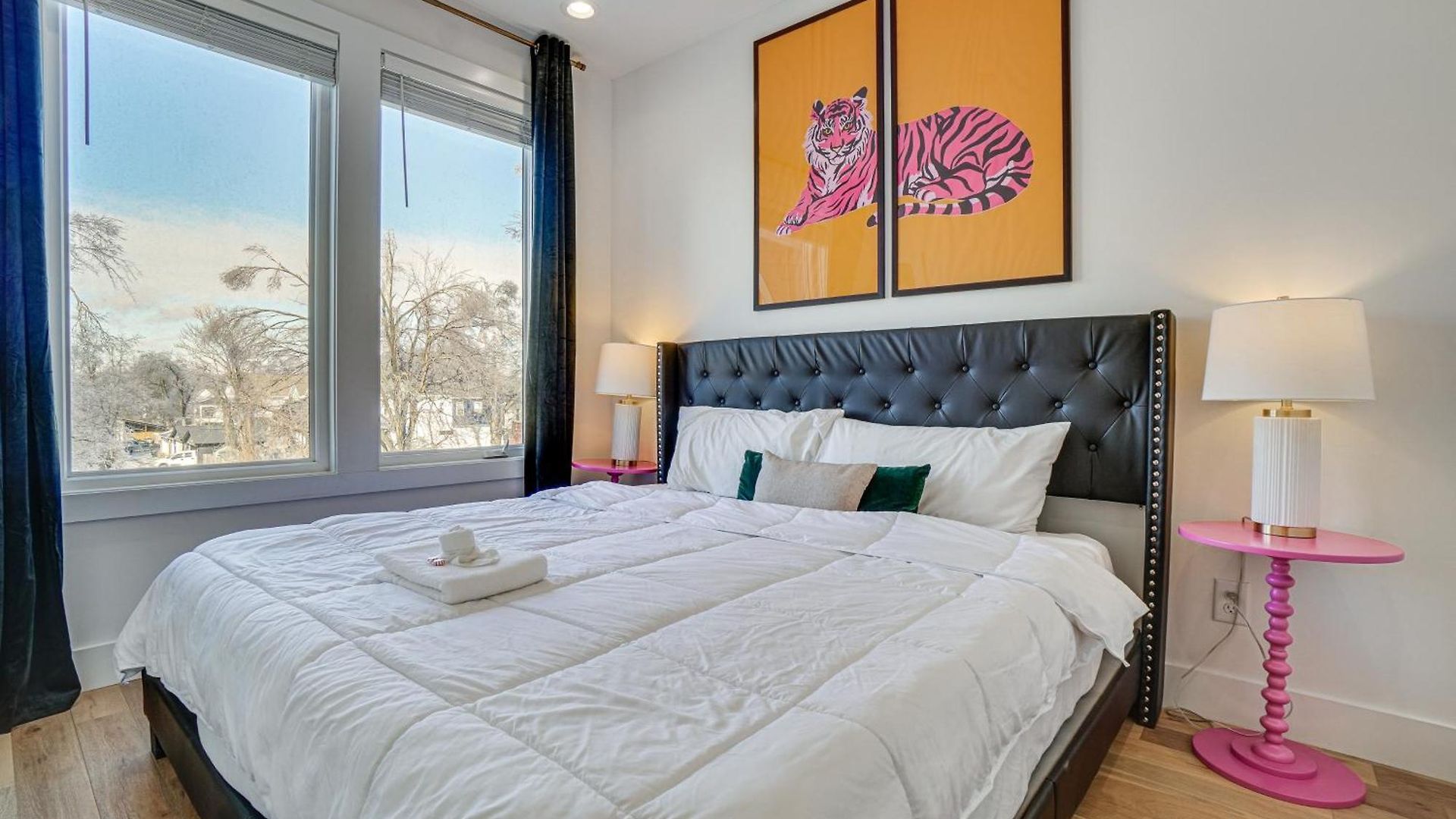 1 Mi To General: Upscale Townhome