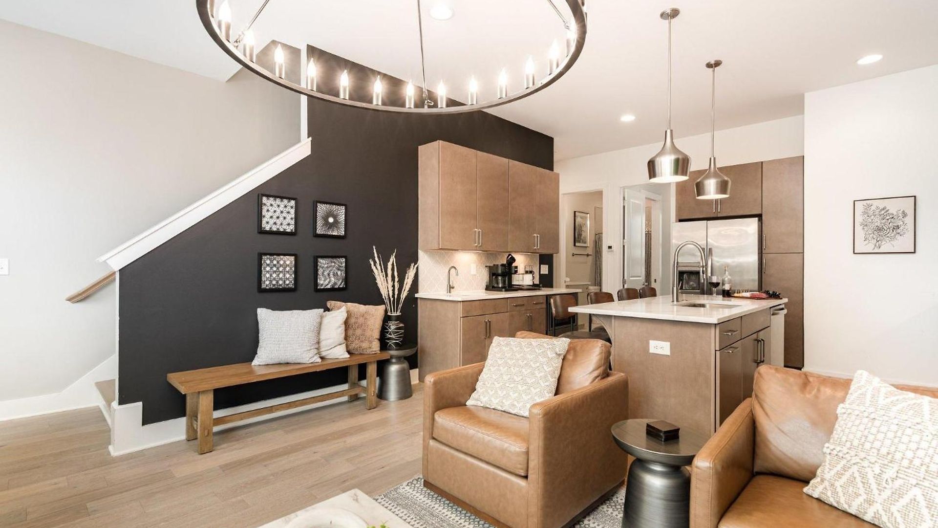 Outlaw-rooftop Patio & Game Room-mins To Broadway Holiday home *