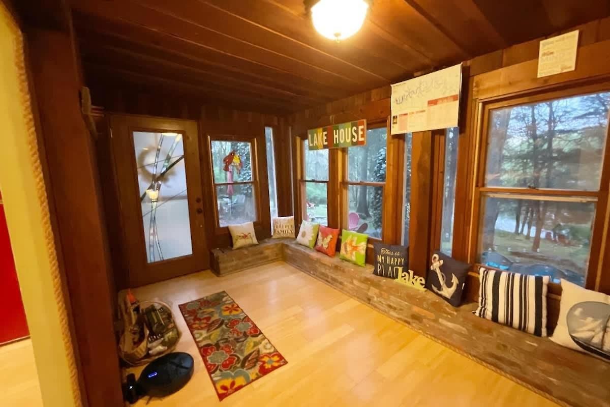 Holiday home Cozy Waterfront With Fire Pit Nashville