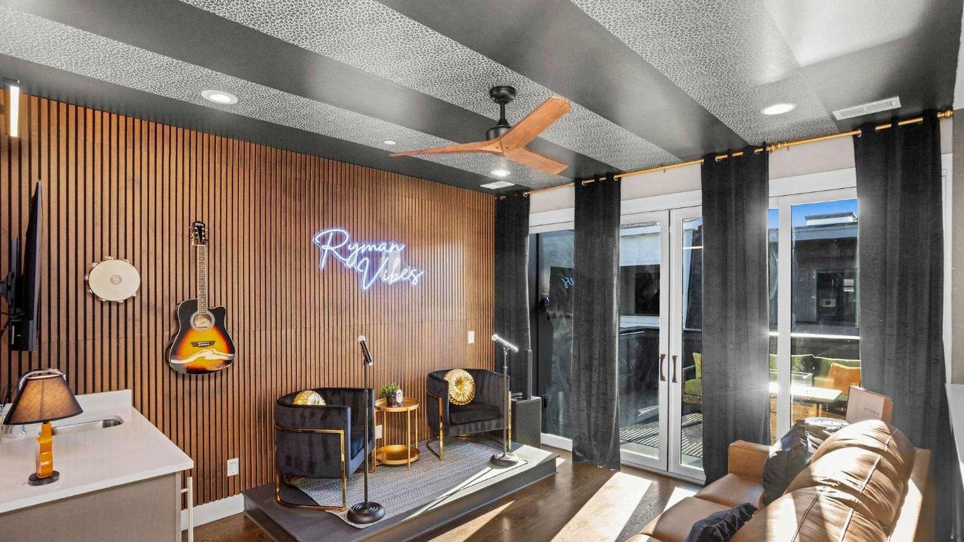Luxury Gated Duo Sleeps 24 Karaoke & Rooftop Nashville