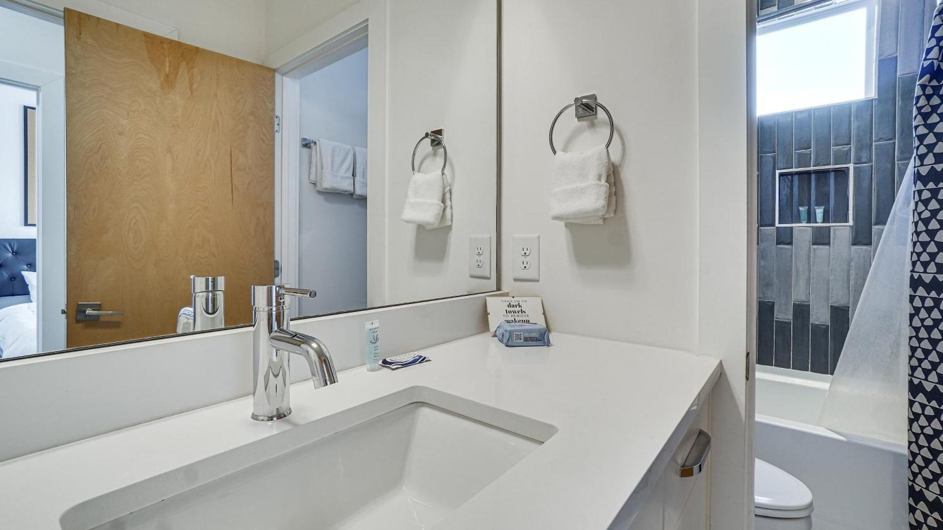 1 Mi To General: Upscale Townhome Holiday home *