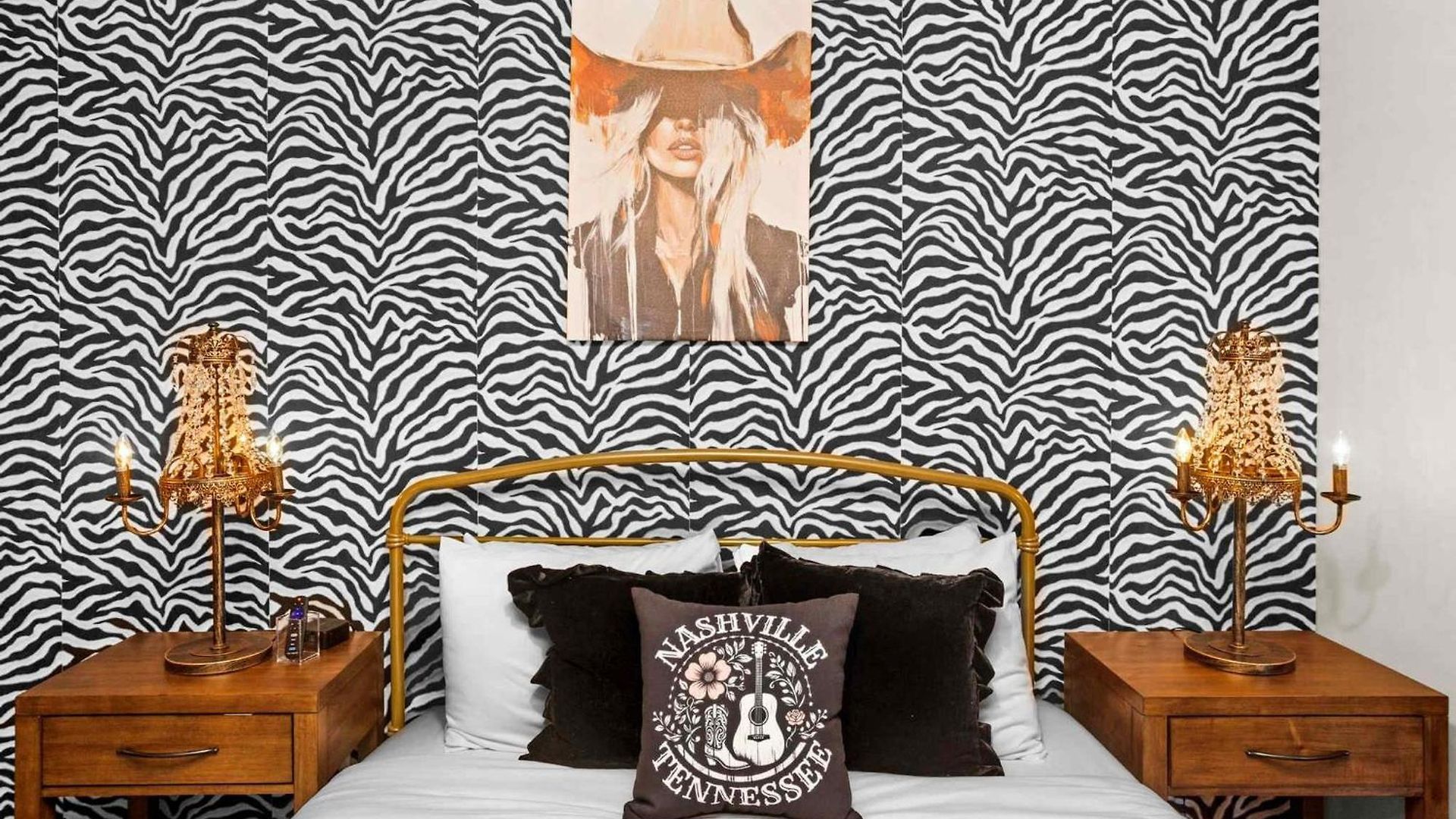 Luxury Gated Duo Sleeps 24 Karaoke & Rooftop