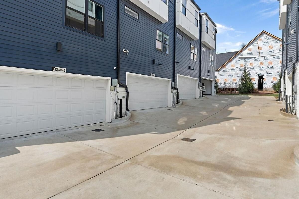 Lucky 7 - Hip East Nash Townhouse & Rooftop Deck Holiday home