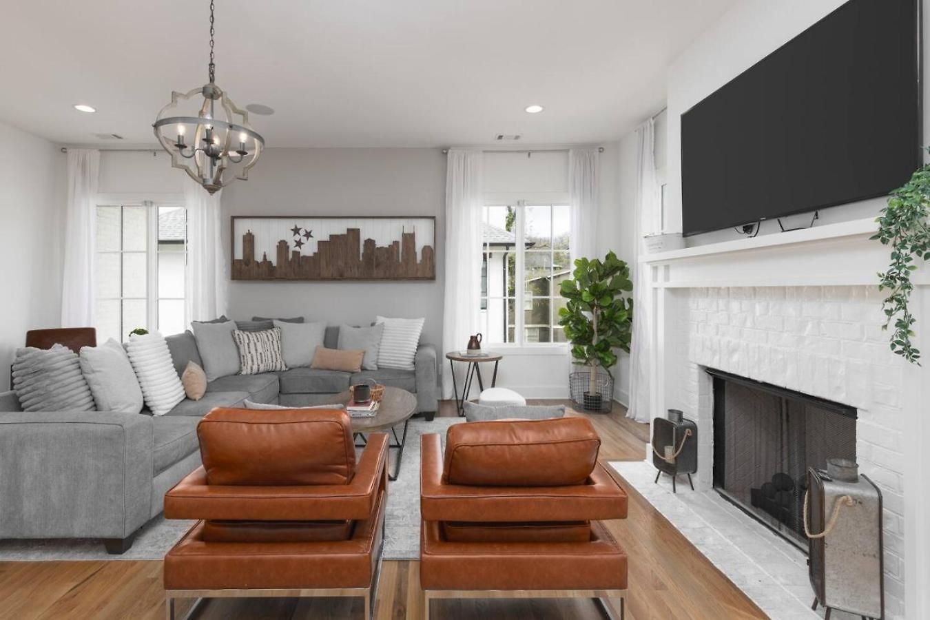 Townhome With Rooftop Garage Pool Table By Belmont And Vanderbilt Nashville