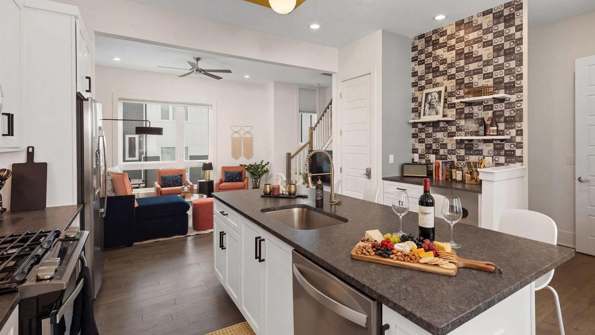 King 3br Retreat & 2-car Garage East Holiday home Nashville
