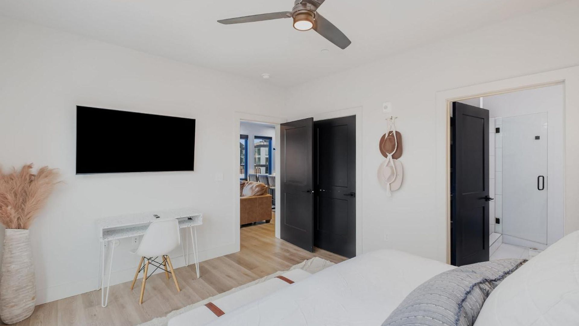 Modern West End For 6 Shared Pool & Gym Holiday home *