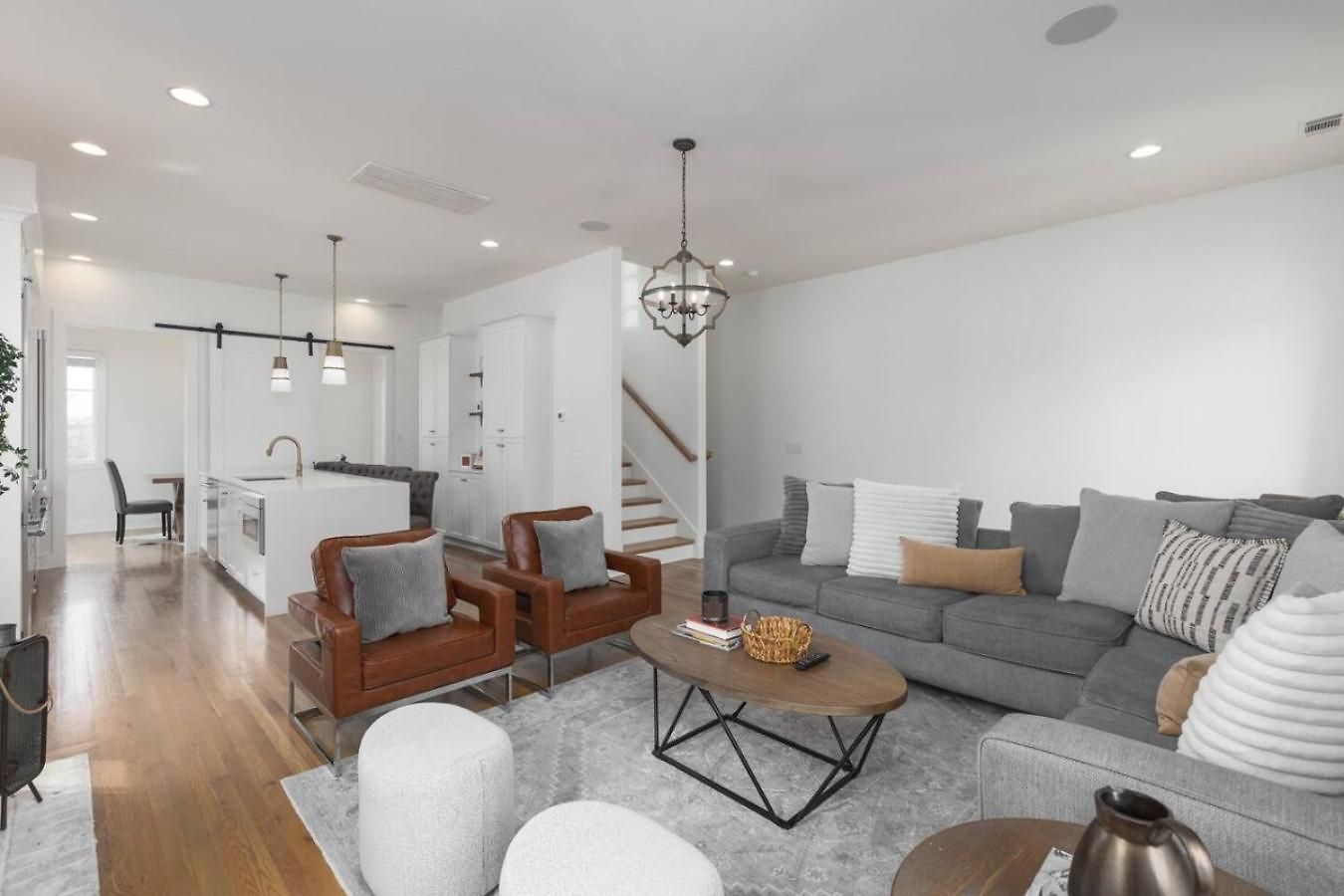 Townhome With Rooftop Garage Pool Table By Belmont And Vanderbilt Holiday home *