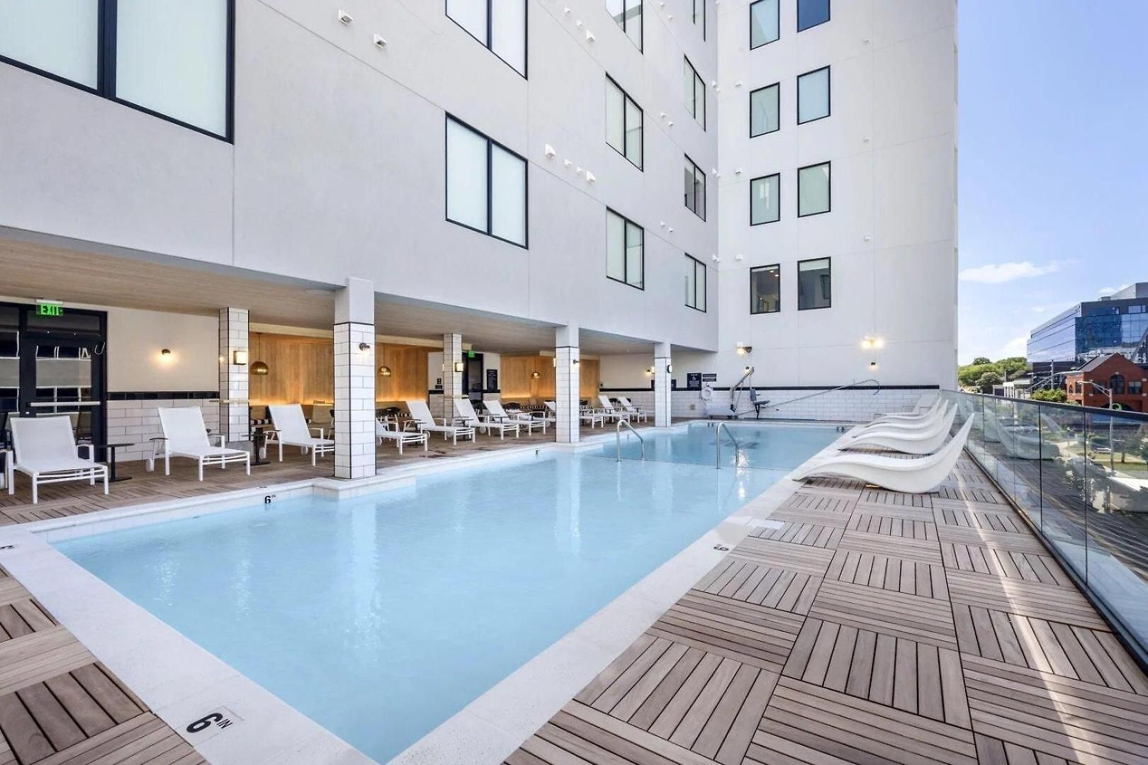 Vinyl - Rooftop Pool - Gym - On Music Row Holiday home *
