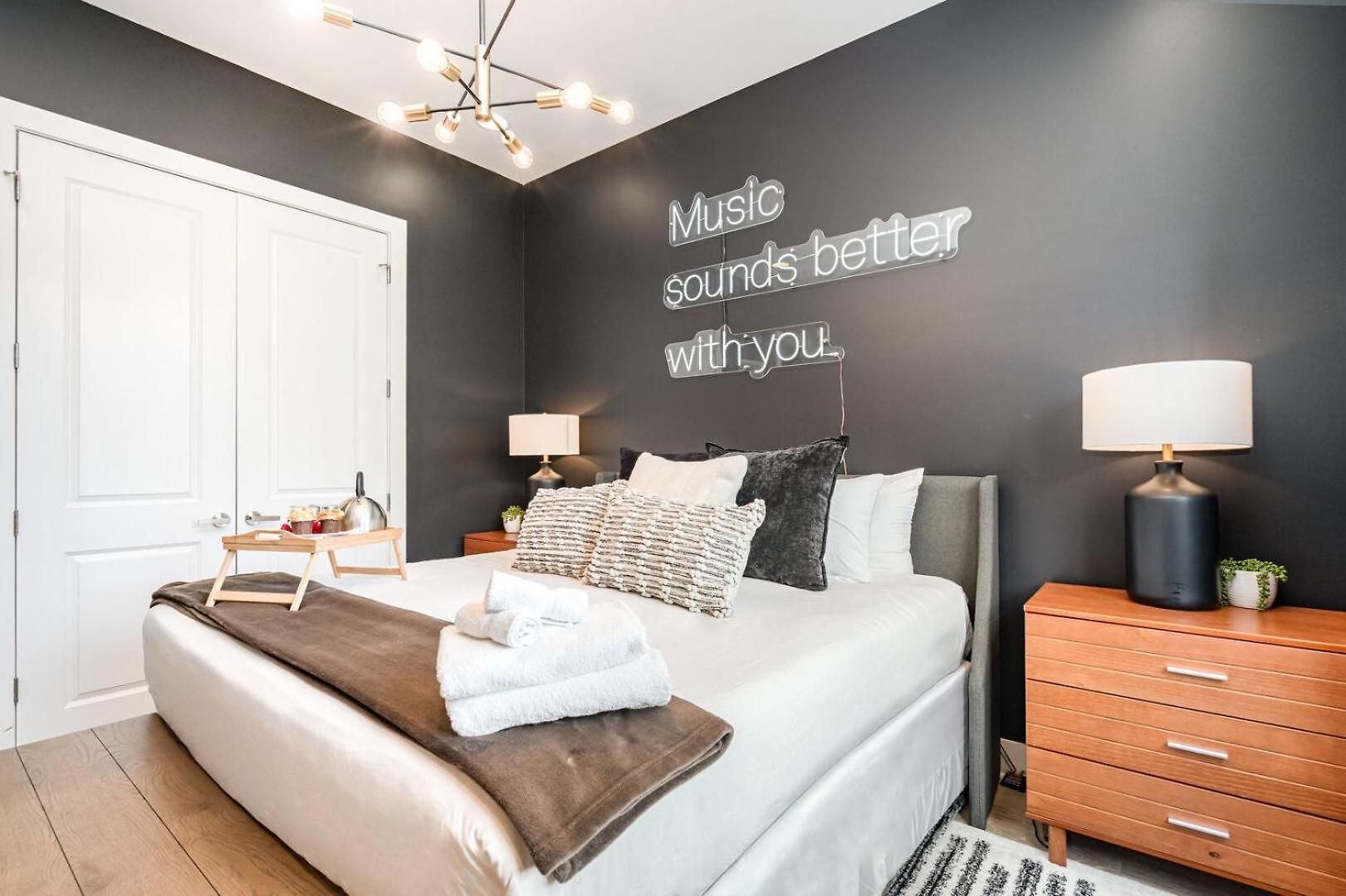 Holiday home Outlaw-rooftop Patio & Game Room-mins To Broadway