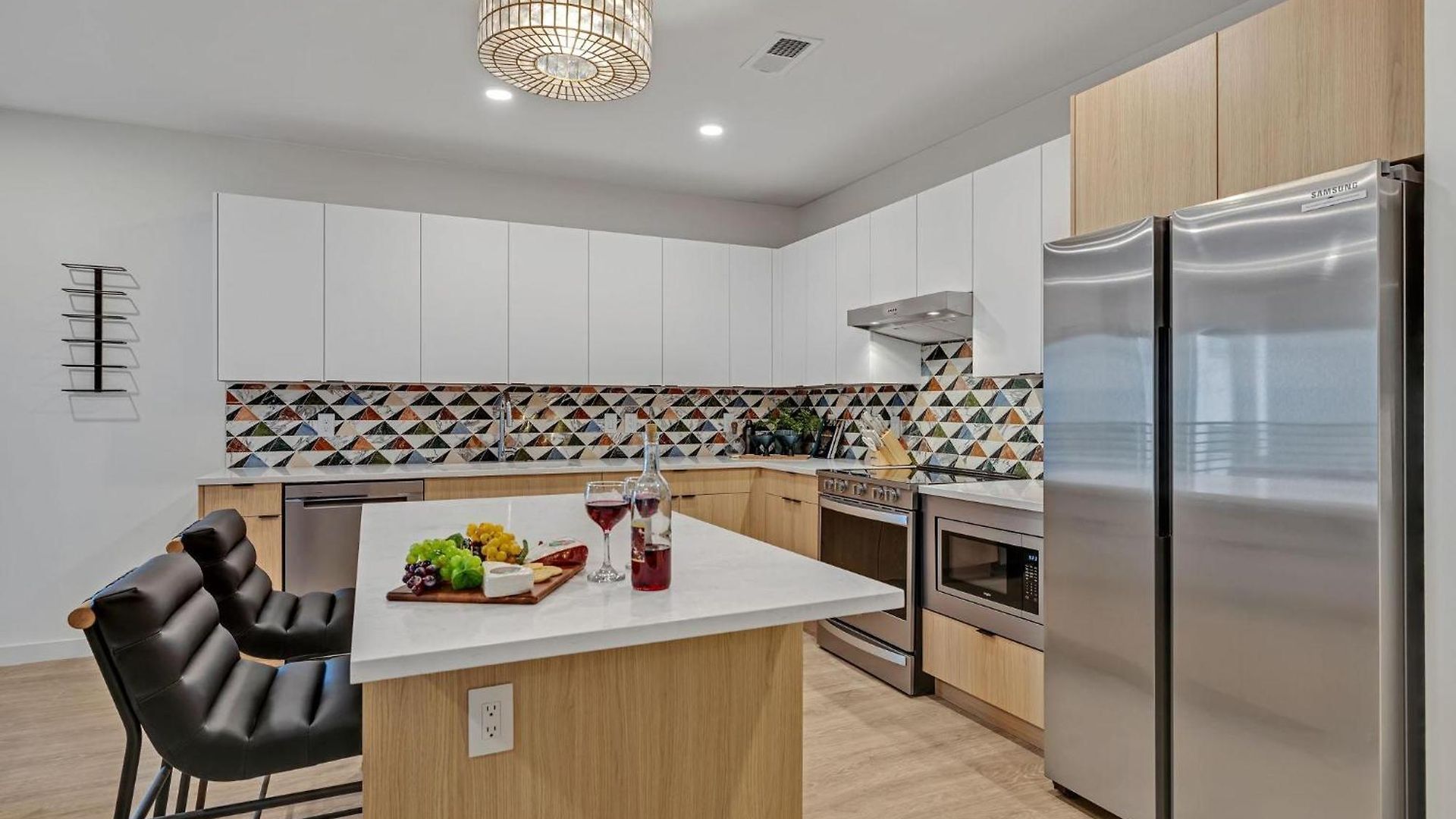 Hyve-anthem-private Balconies-walk To Broadway *