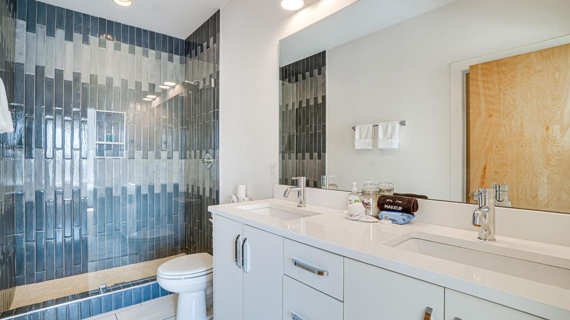 1 Mi To General: Upscale Townhome Nashville