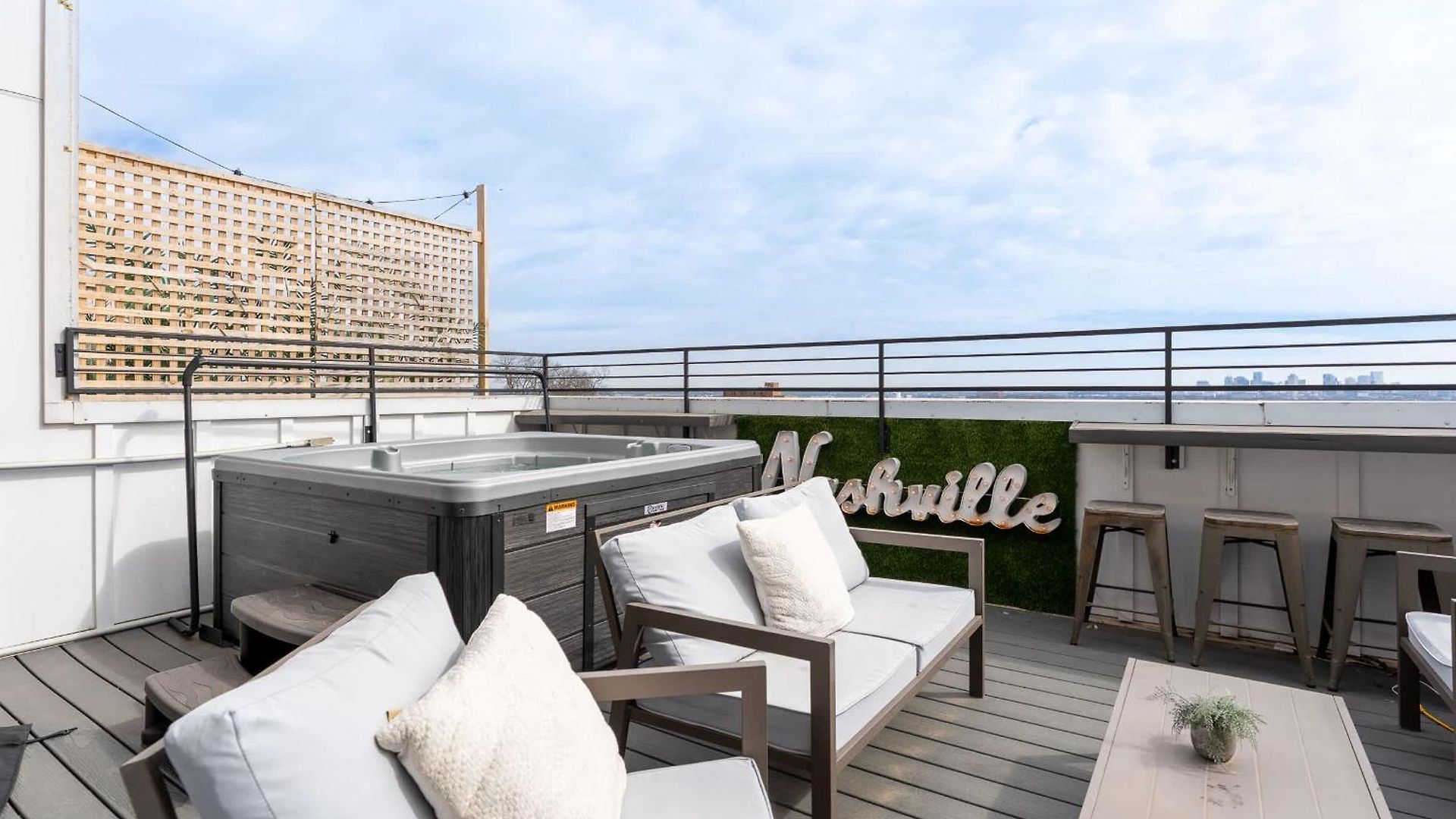 The Groovy Goodrich - Rooftop Hot Tub And Views