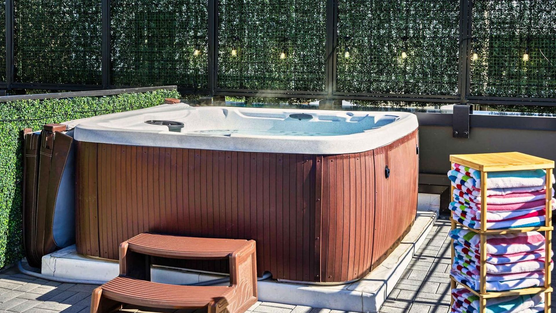 Skyline Views Hot Tub Fire Pit Grill & Parking Holiday home *