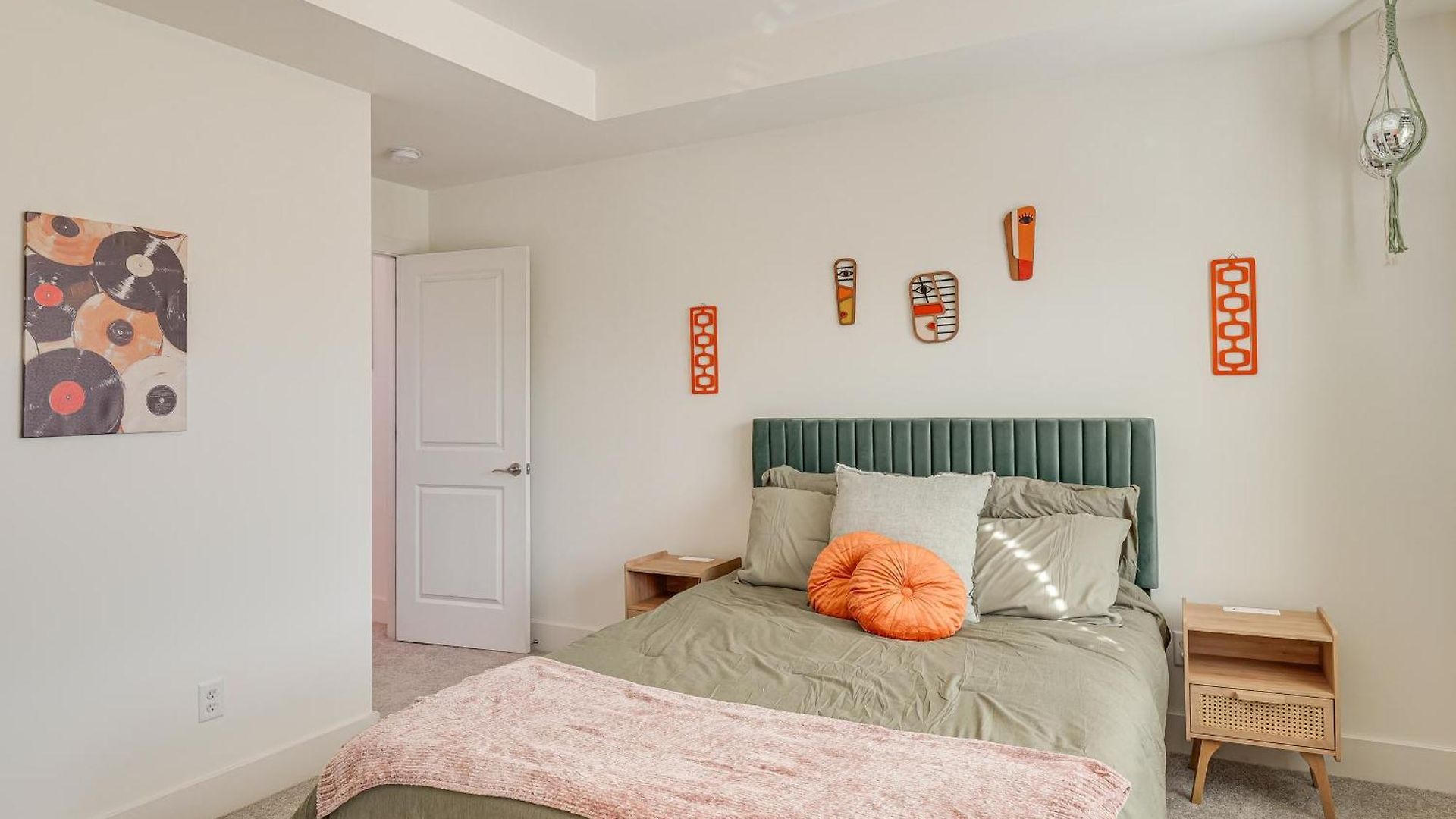 Retro Disco Haven Near Downtown Nash! Holiday home *