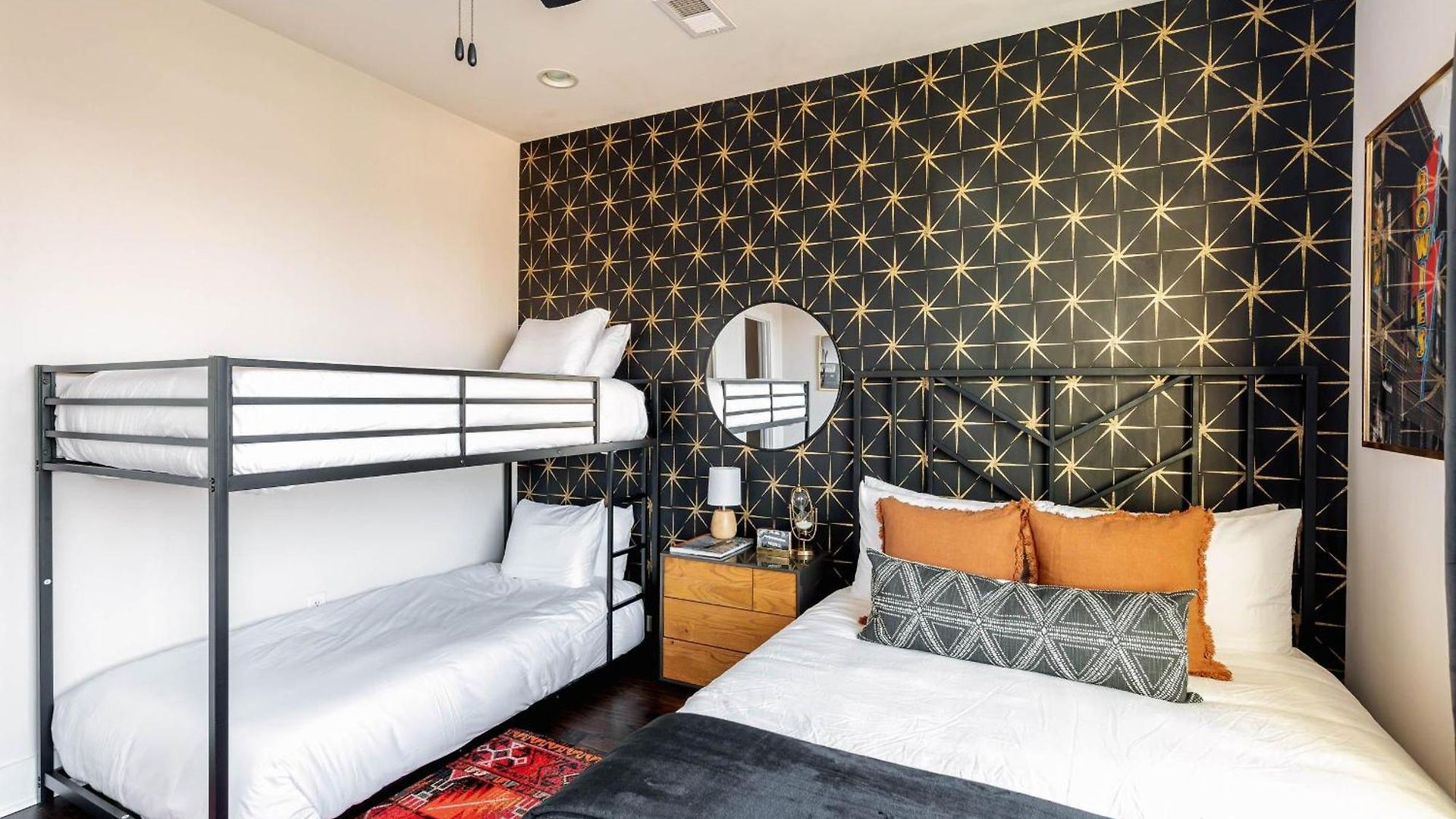 Boots & Broadway - 2 Units - Mins To Broadway *