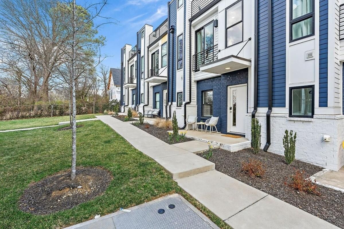 Lucky 7 - Hip East Nash Townhouse & Rooftop Deck Holiday home
