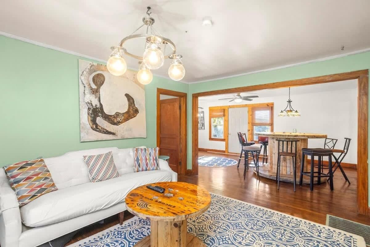 Upper Unit Retreat Pet-friendly Holiday home