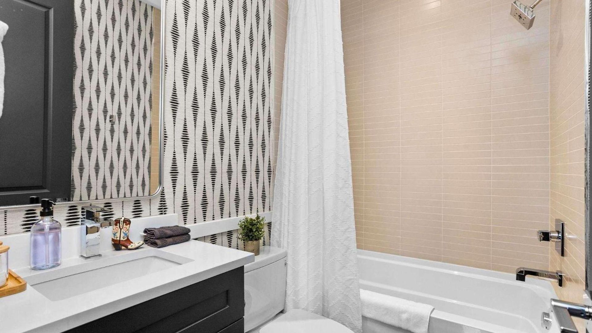 Holiday home Luxury Gated Duo Sleeps 24 Karaoke & Rooftop Nashville