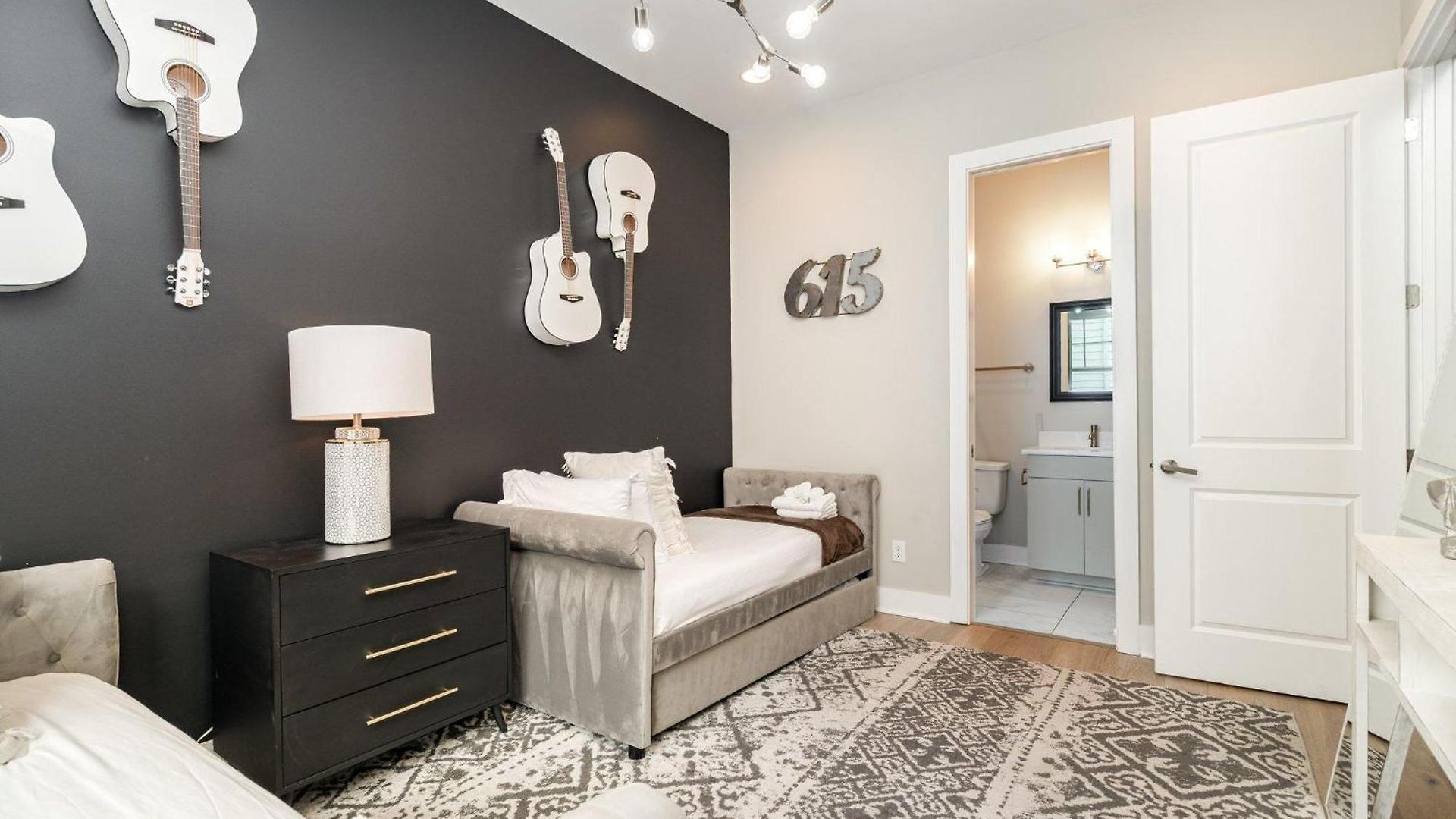 Outlaw-rooftop Patio & Game Room-mins To Broadway * Nashville