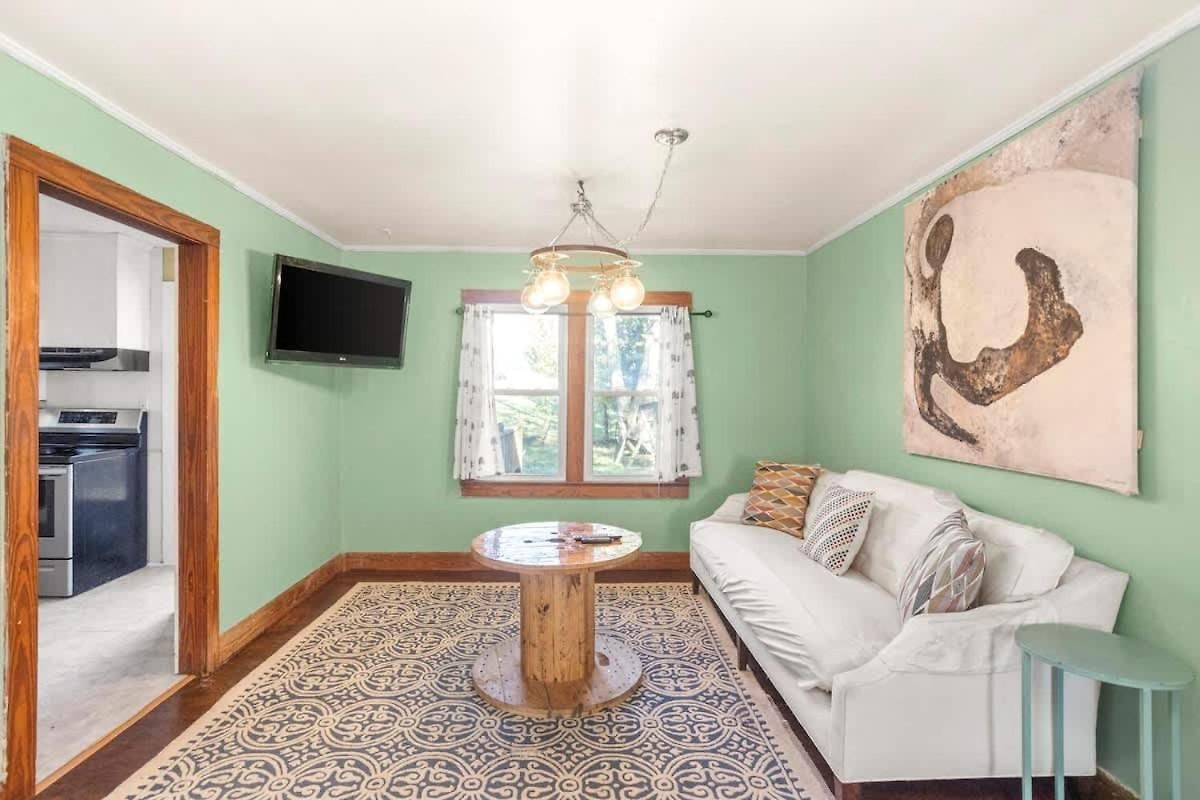 Upper Unit Retreat Pet-friendly *