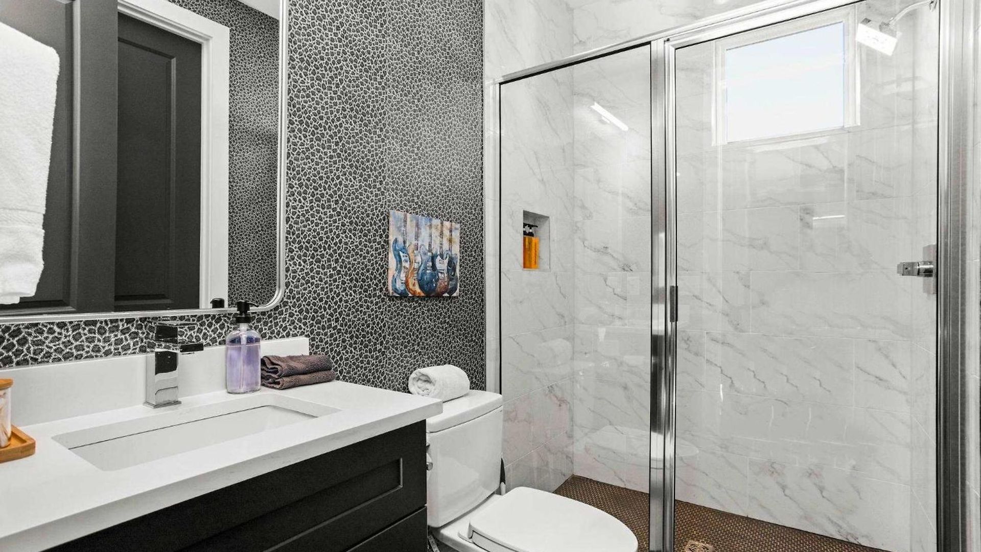 Luxury Gated Duo Sleeps 24 Karaoke & Rooftop Holiday home Nashville