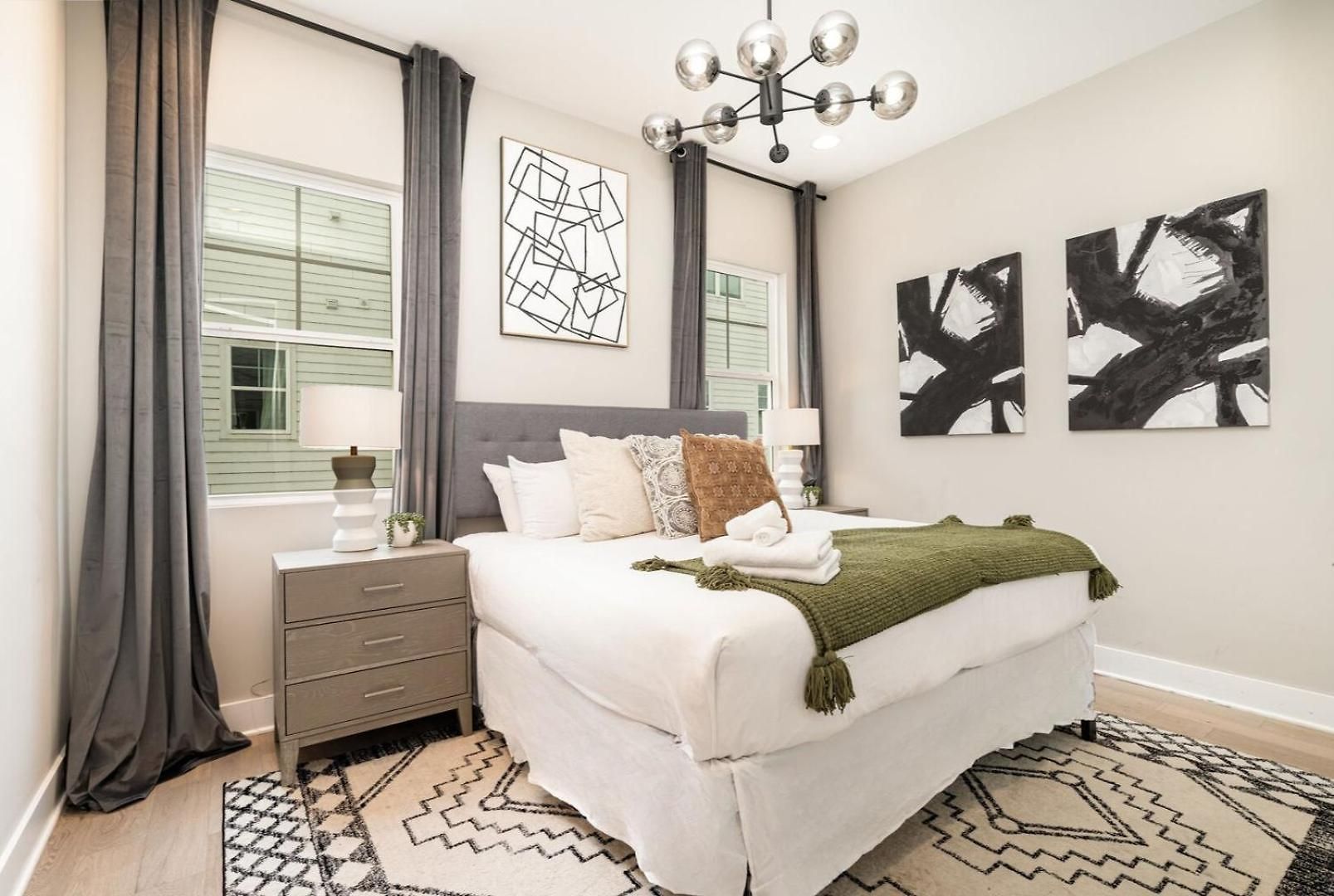 Outlaw-rooftop Patio & Game Room-mins To Broadway Holiday home