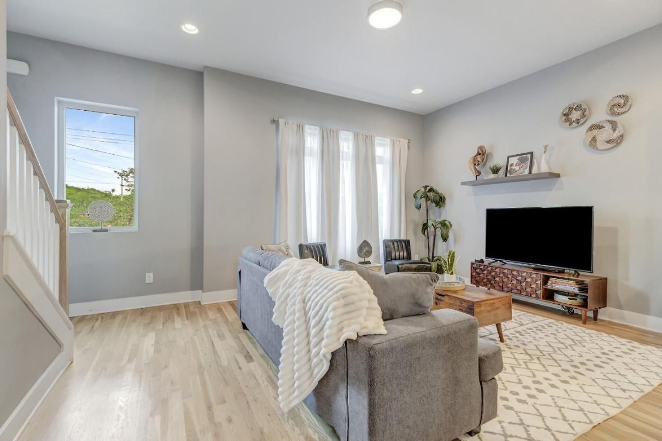 Rooftop Fire Pit + River Views 4br Sleeps 12