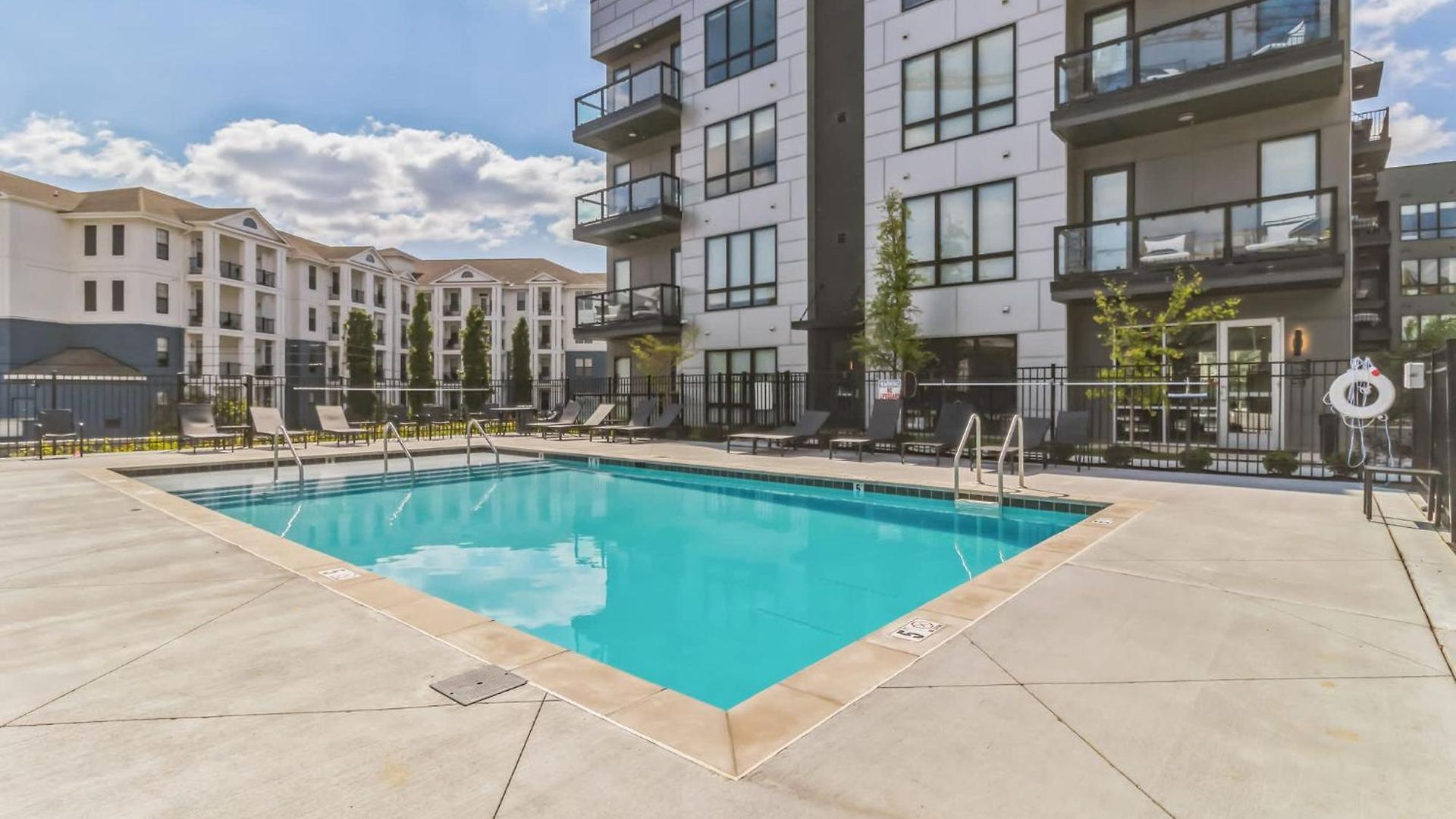 Modern West End For 6 Shared Pool & Gym