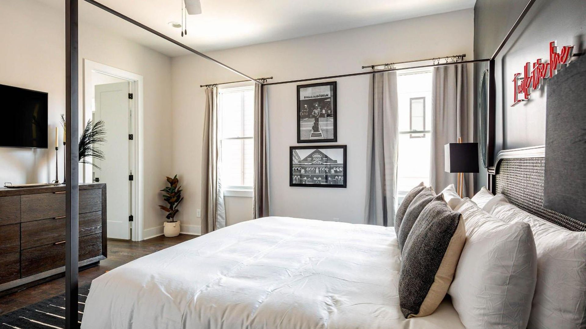 Boots & Broadway - 2 Units - Mins To Broadway *